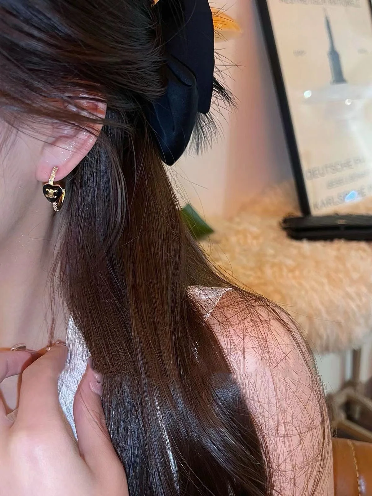 셀린느 블랙 하트 비대칭 후프 귀걸이 상세 이미지 2