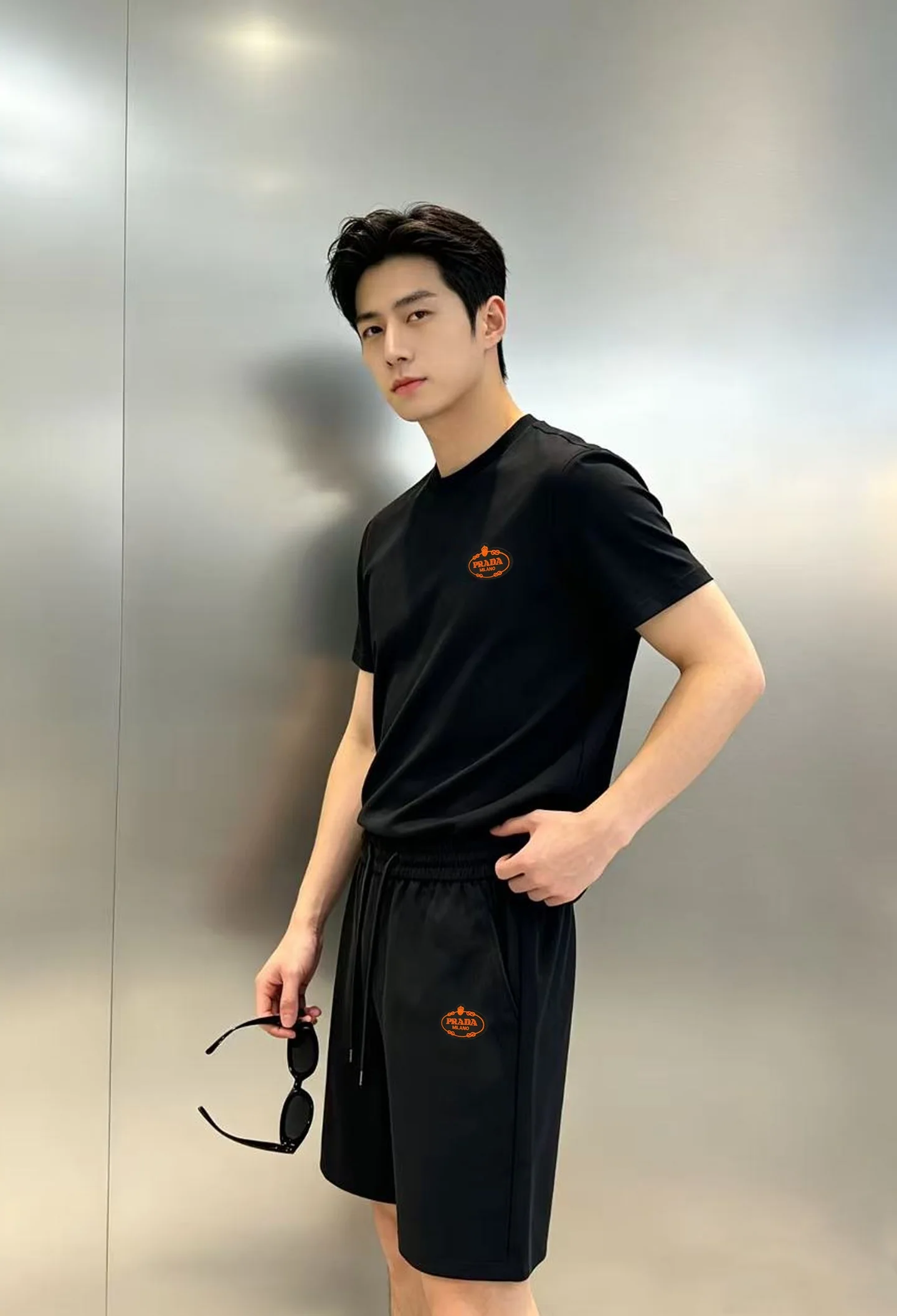 프라다 남성 반팔 티셔츠 143259