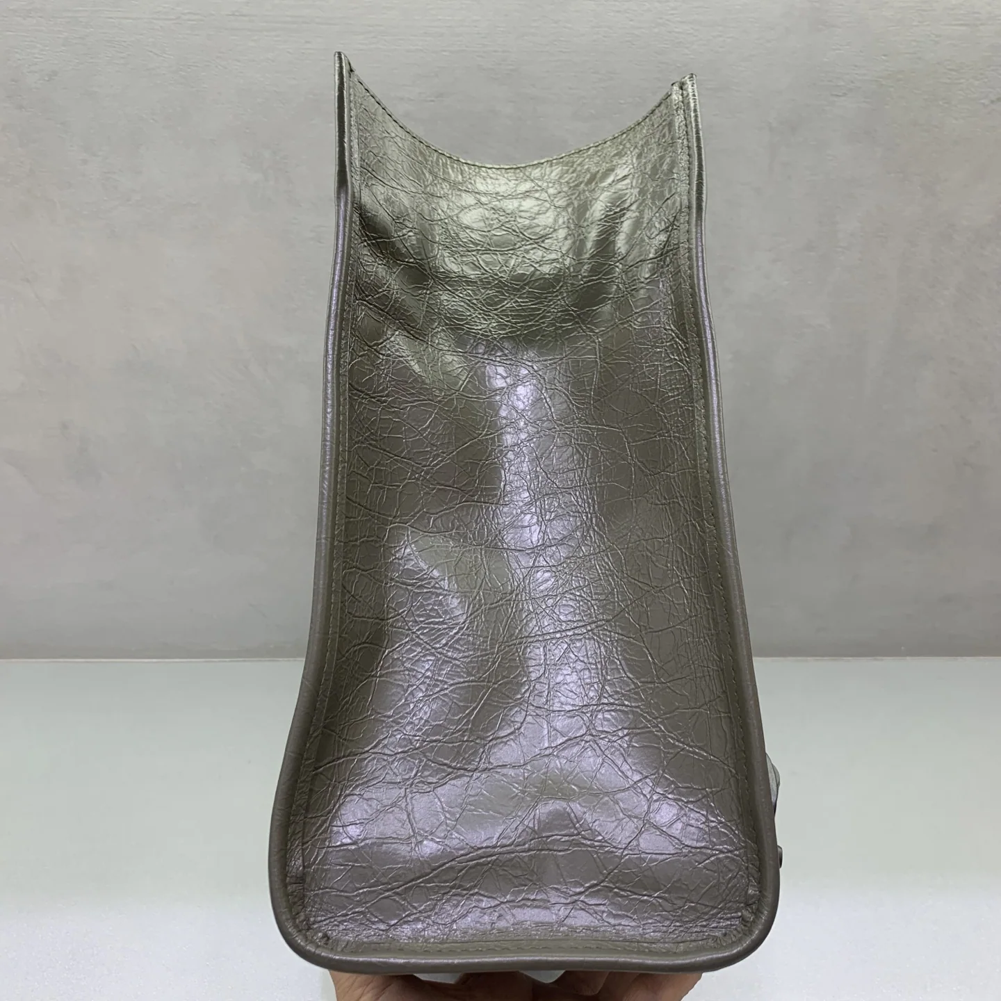 발렌시아가 르 시티 버티컬 토트백 상세 이미지 3