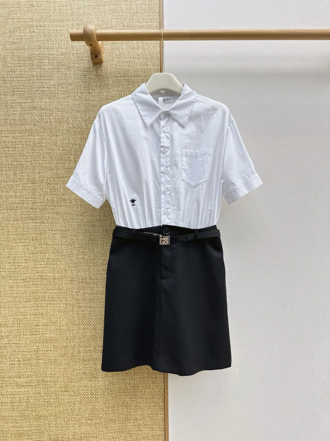 디올 CD로고 자수 벨트 슬림핏 투피스 원피스 2026 SS 상세 이미지 2