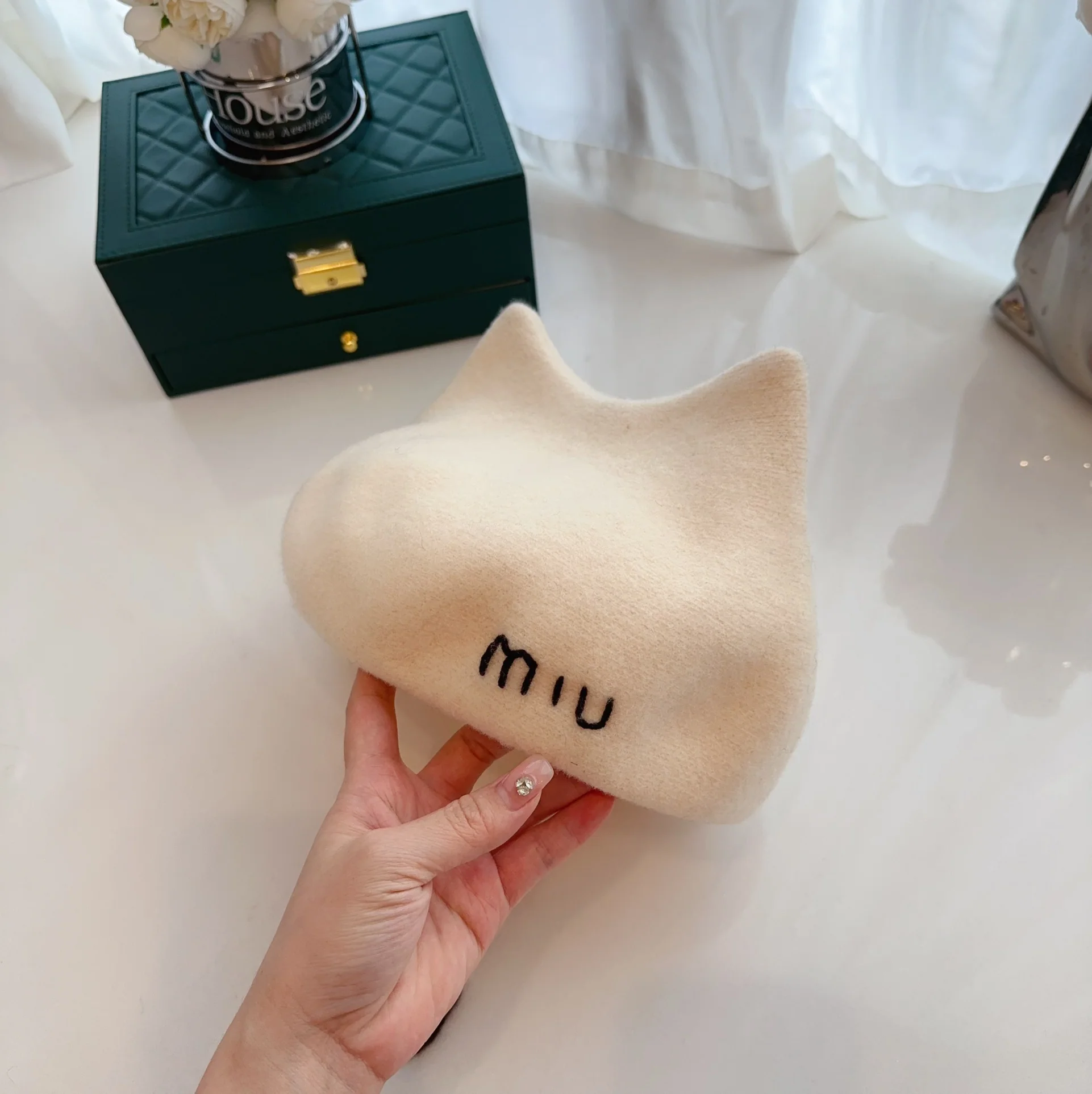 미우미우 모자 81077 Miu Miu Cap 상세 이미지 8