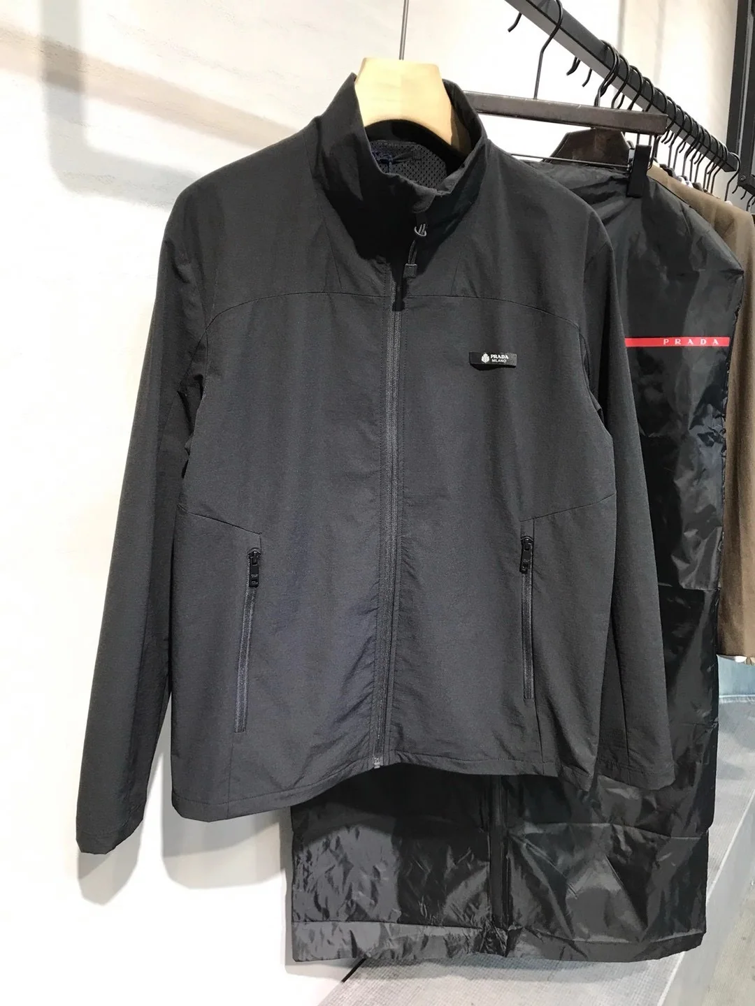 프라다 26 ss 블랙나이트 재킷 19439 Prada 상세 이미지 1