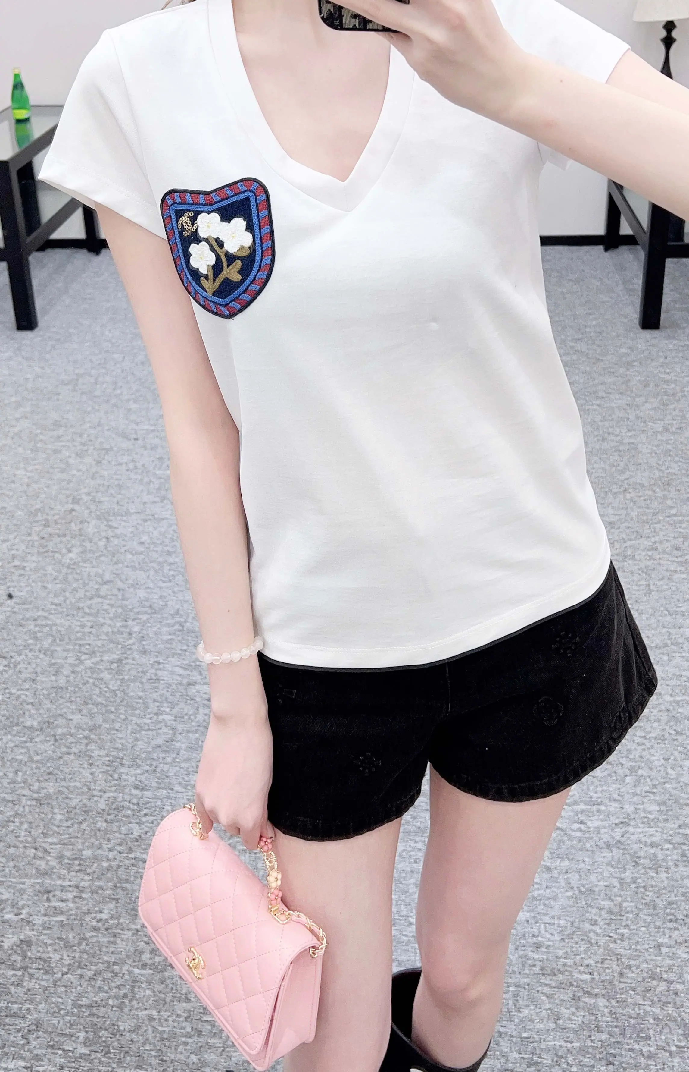 샤넬 까멜리아 로고 자수 반팔 티셔츠 6053