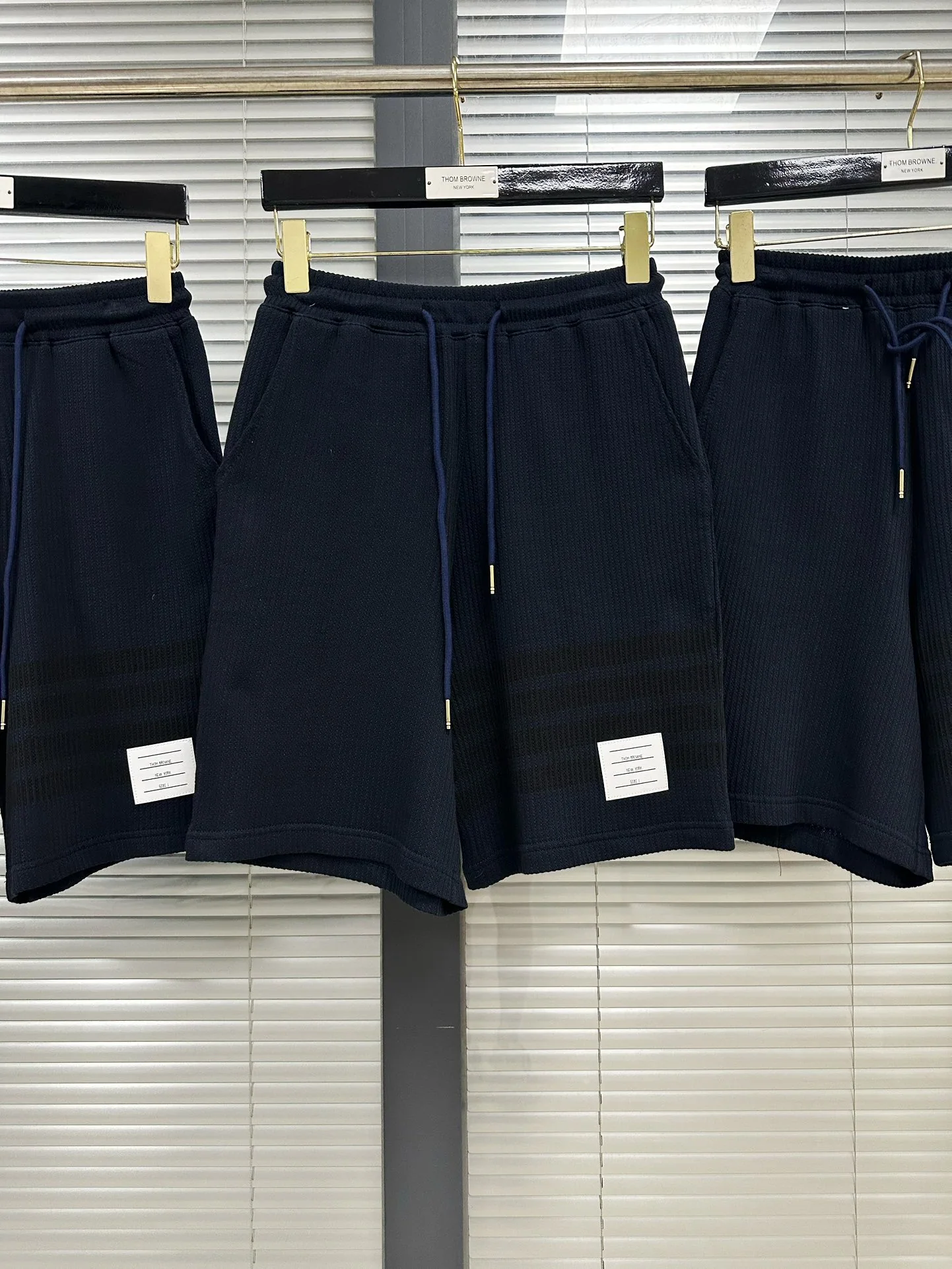 톰브라운 남성 니트 레플리카 46762 Thom Browne Shorts 상세 이미지 3