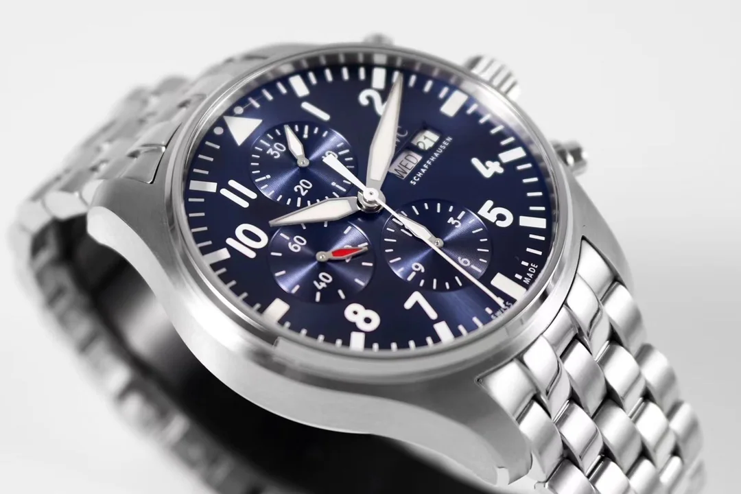IWC 파일럿 크로노그래프 시계 상세 이미지 4