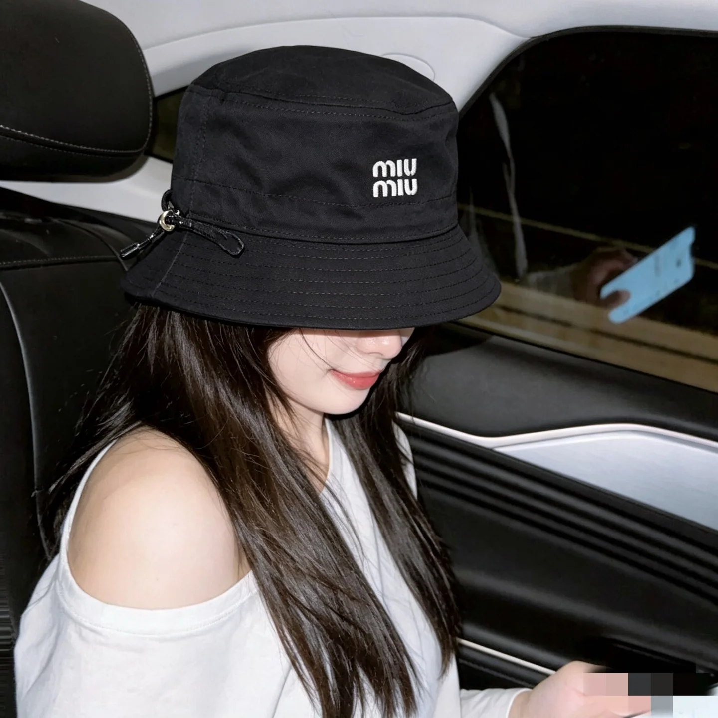 미우미우 자수 버킷 햇 모자 118640