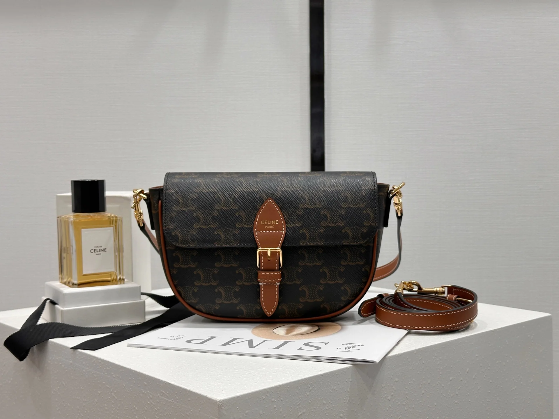 셀린느 소가죽 새들백 폴코 숄더팩 상세 이미지 1