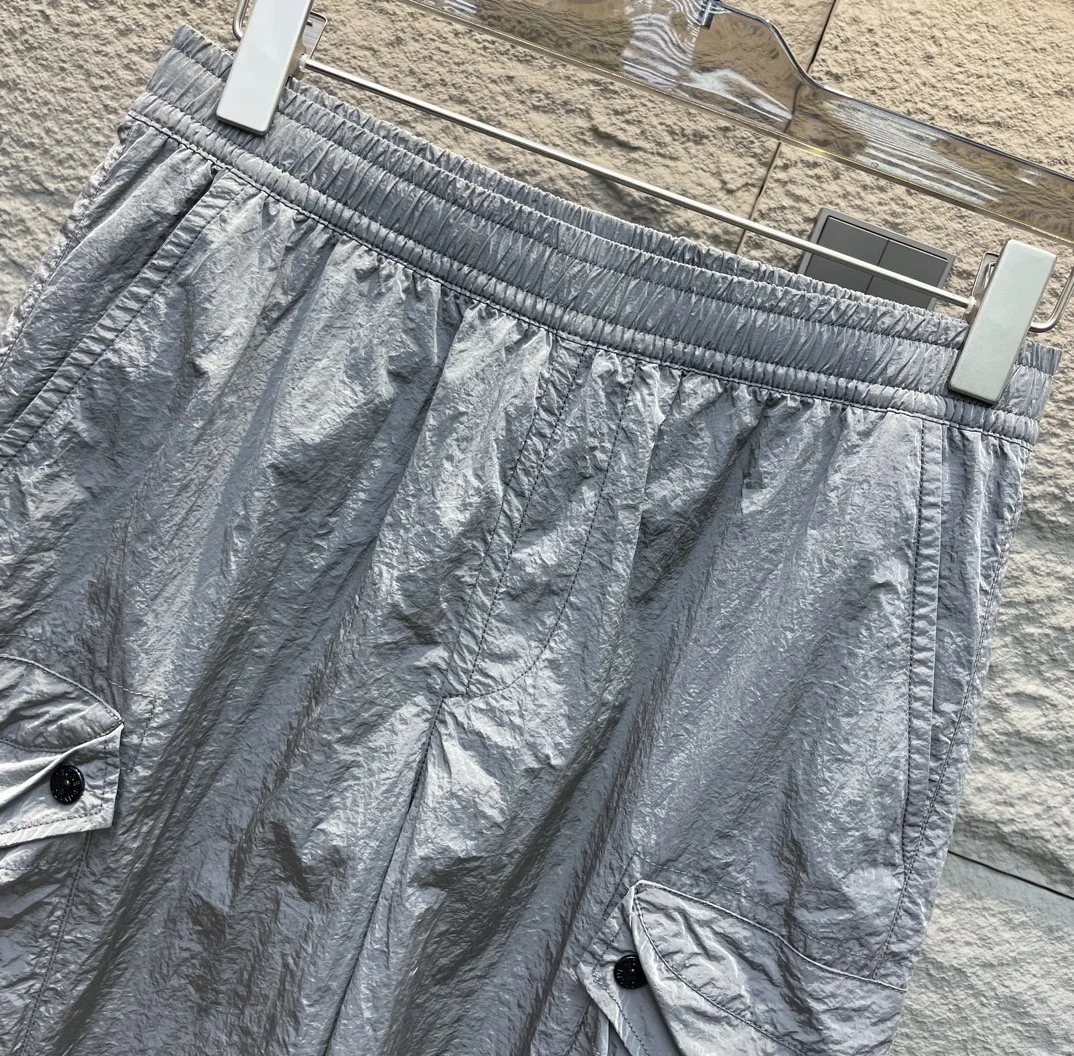 스톤아일랜드 경량 메탈릭 나일론 멀티 포켓 남성 반바지 상세 이미지 8