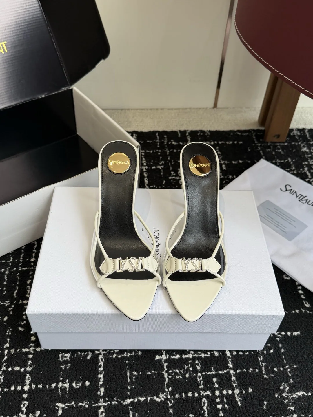 생로랑 YSL 큐빅 버클 하이힐 상세 이미지 1
