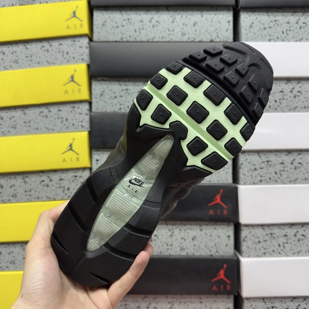 나이키 [KZ2.0] 에어 맥스 95 OG HJ5996-005 201781 Nike Air Max 95 OG Big Bubble Fresh 상세 이미지 8