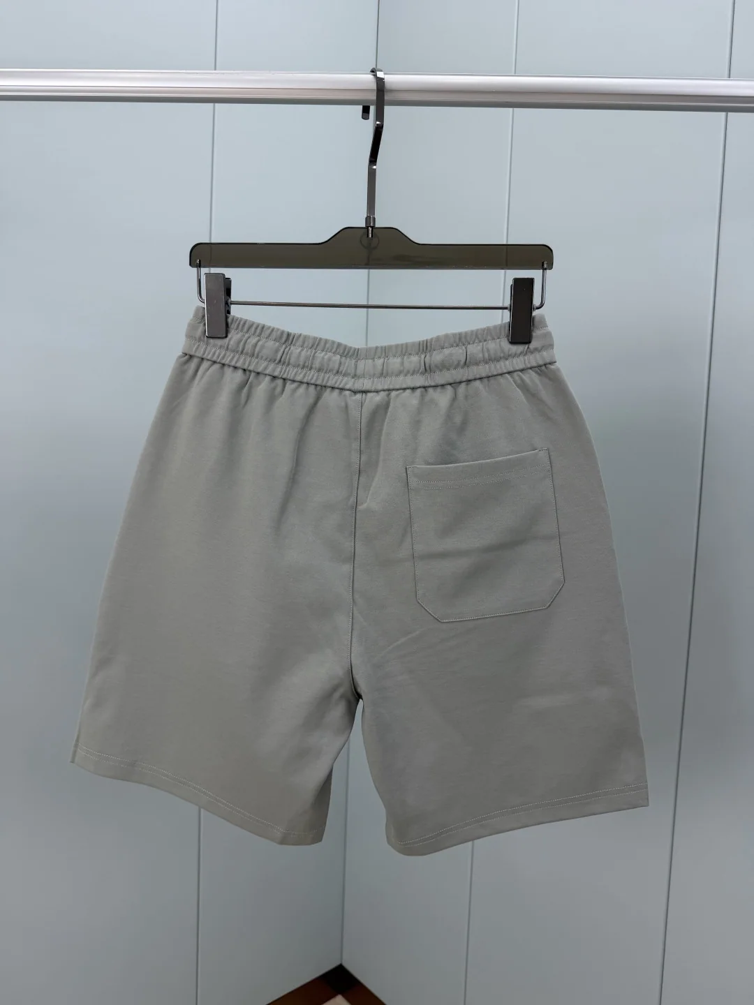몽클레어 자수 배지 코튼 남성 반바지 상세 이미지 2