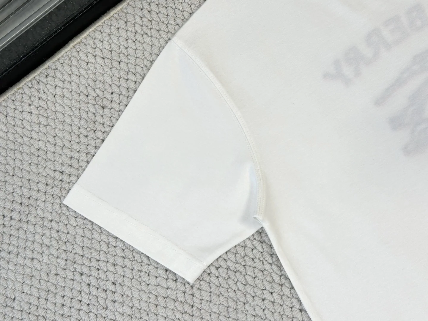 버버리 체크 아플리케 반팔 티셔츠 상세 이미지 9