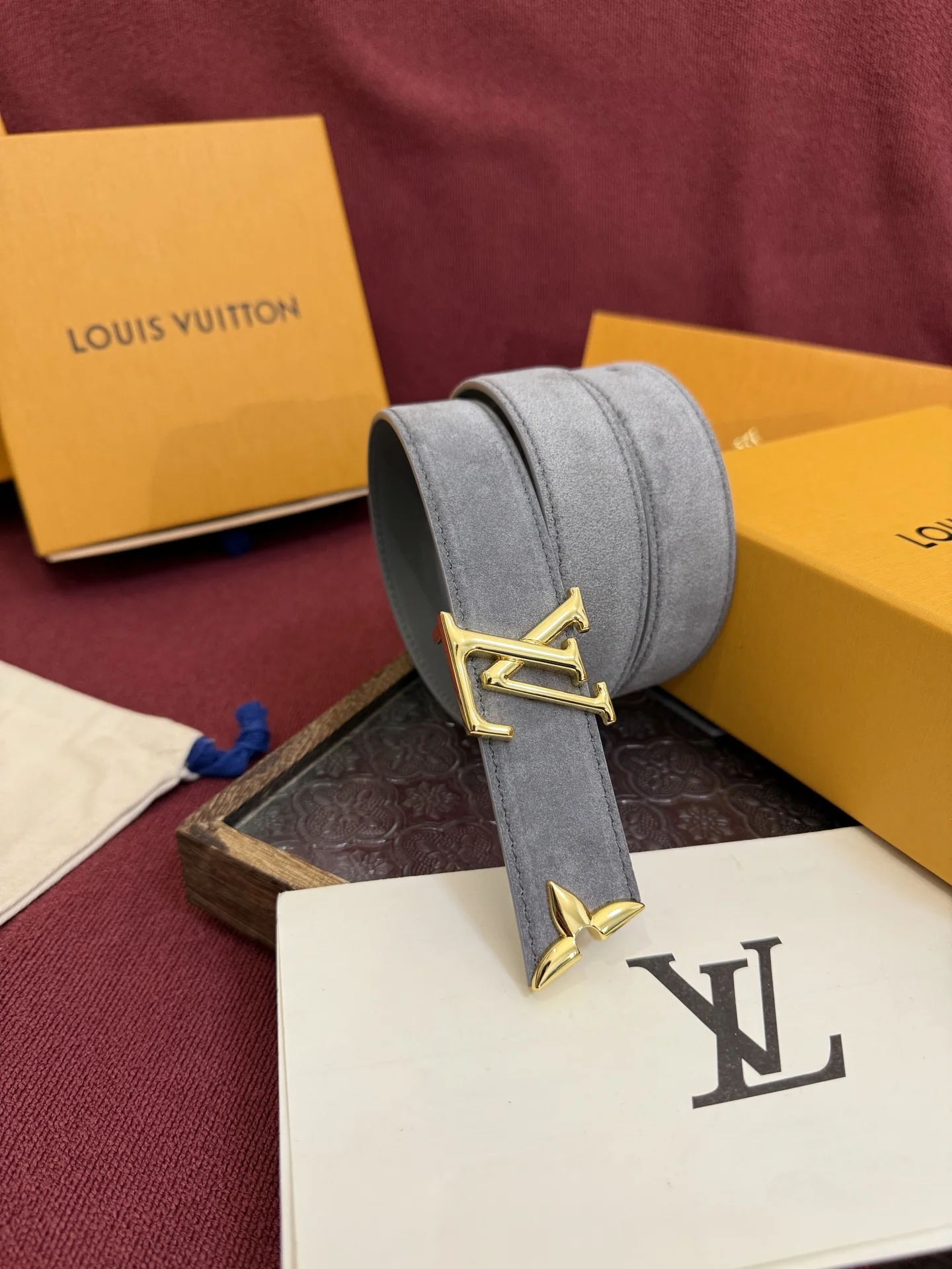 루이비통 LV 이니셜 골드 버클 스웨이드 벨트 상세 이미지 6
