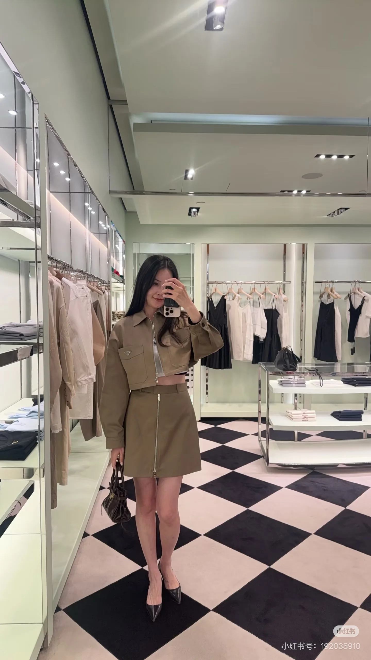 프라다 로고 장식 크롭 여성 자켓 상세 이미지 9