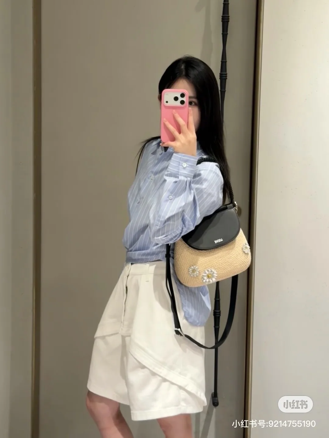 로에베 비대칭 심 화이트 반바지 상세 이미지 4
