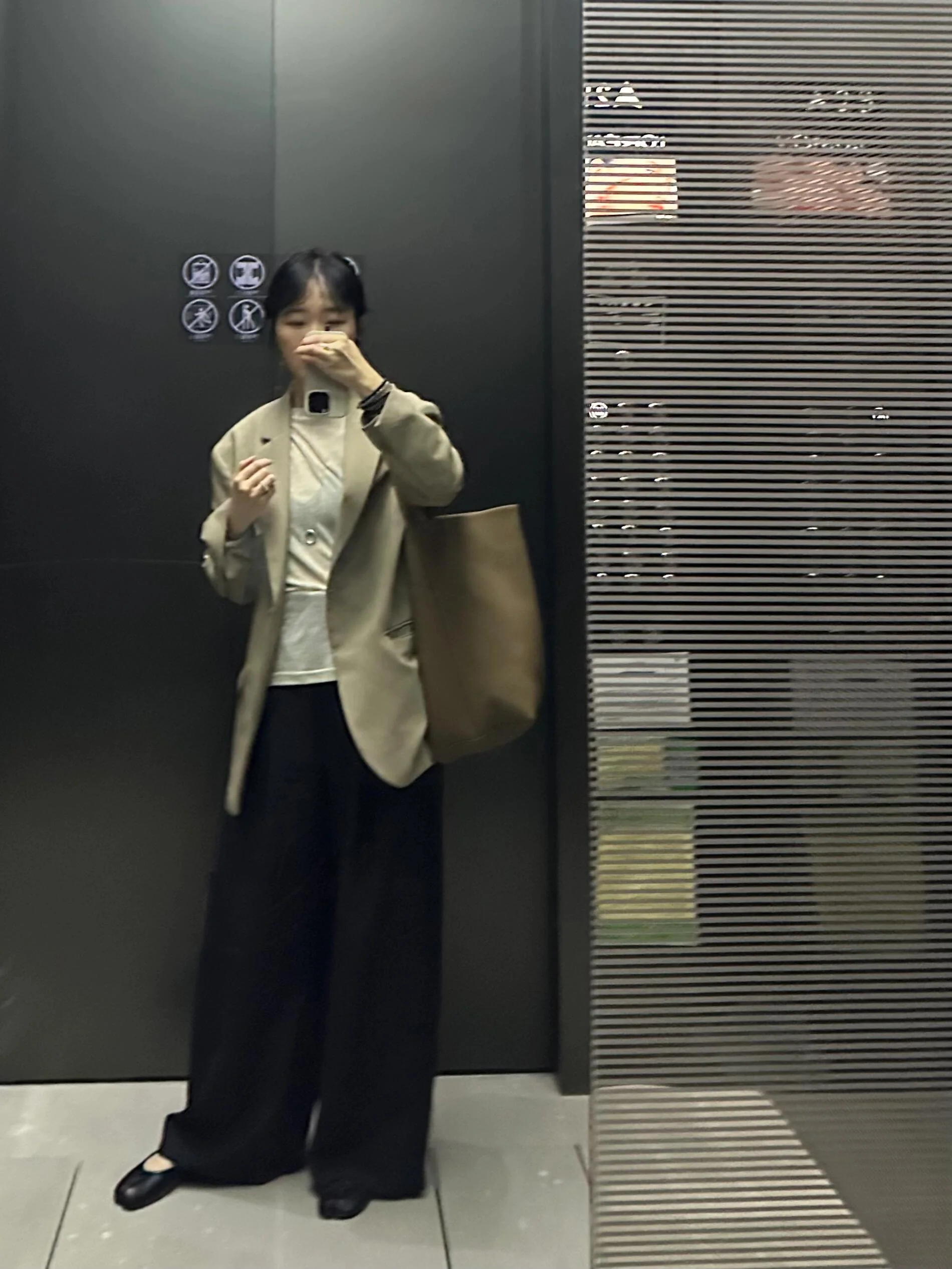 더로우 버킷백 상세 이미지 3
