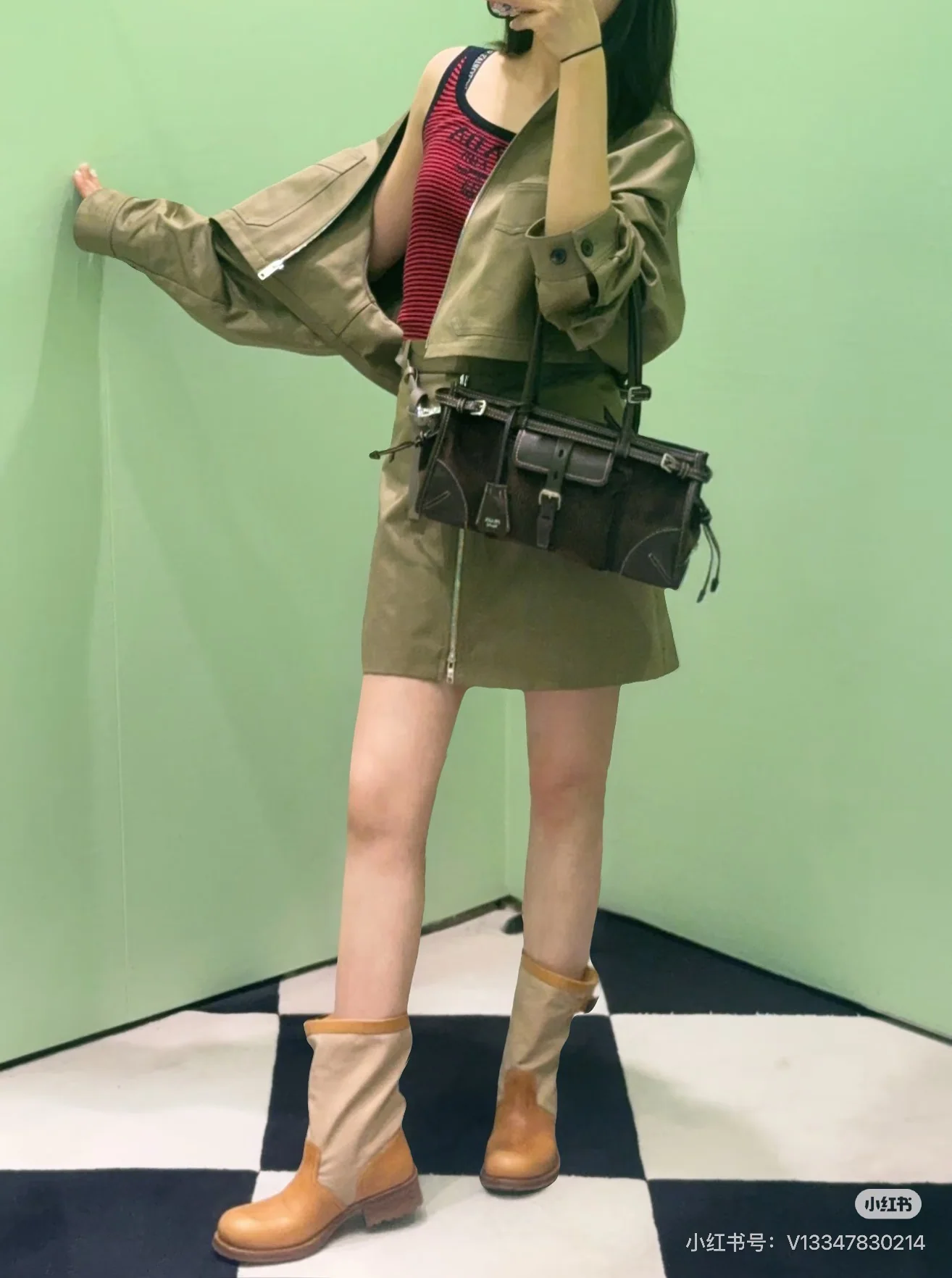 프라다 로고 장식 크롭 여성 자켓 상세 이미지 8