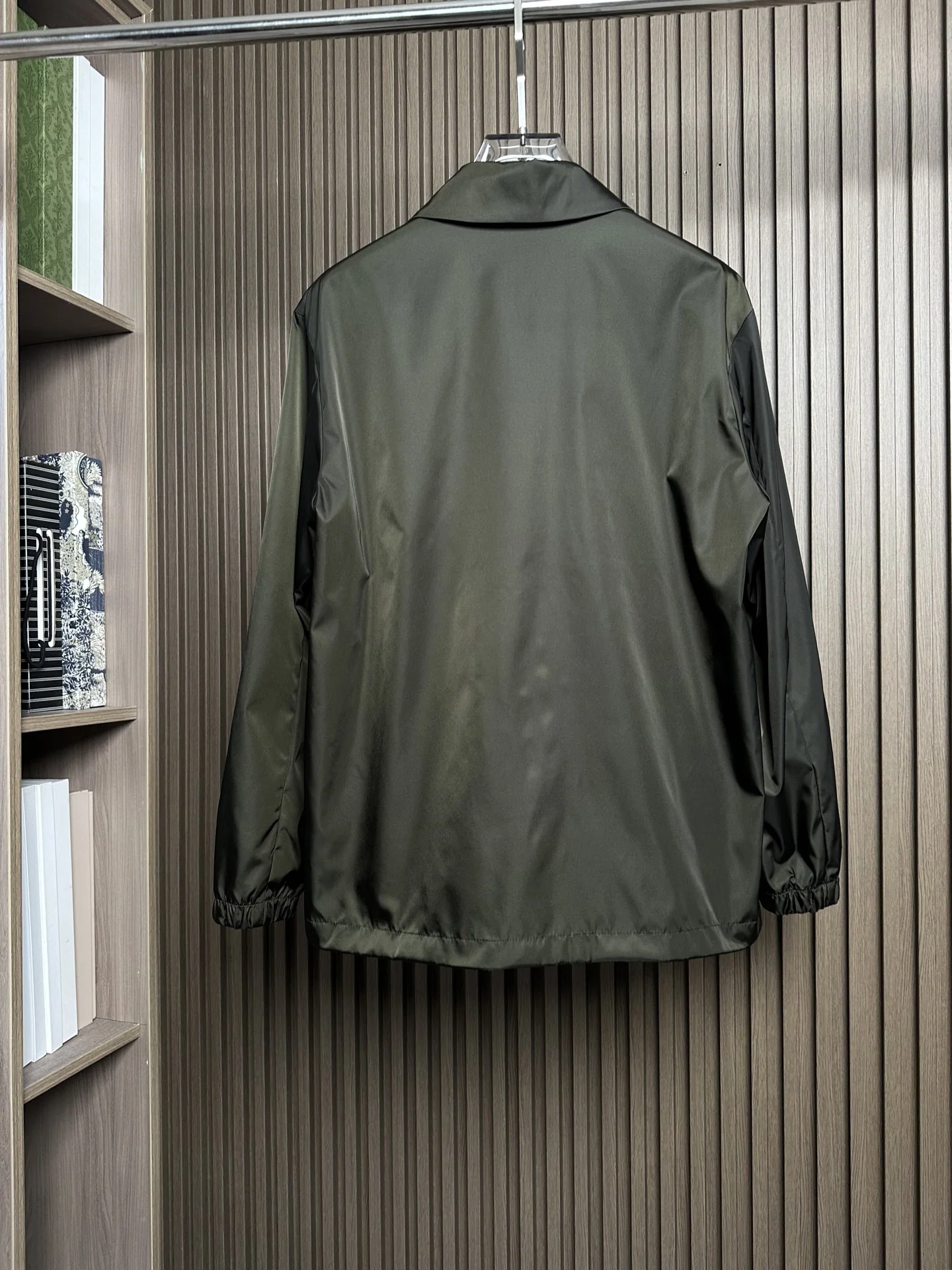 프라다 삼각로고 Re-Nylon 셔츠 자켓 상세 이미지 3