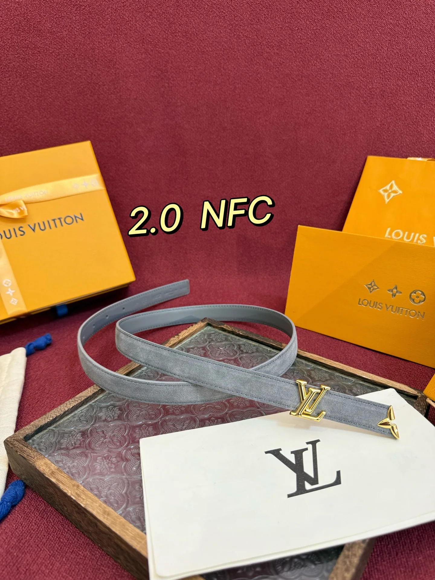 루이비통 LV 이니셜 골드 플라워 장식 스웨이드 벨트 상세 이미지 2