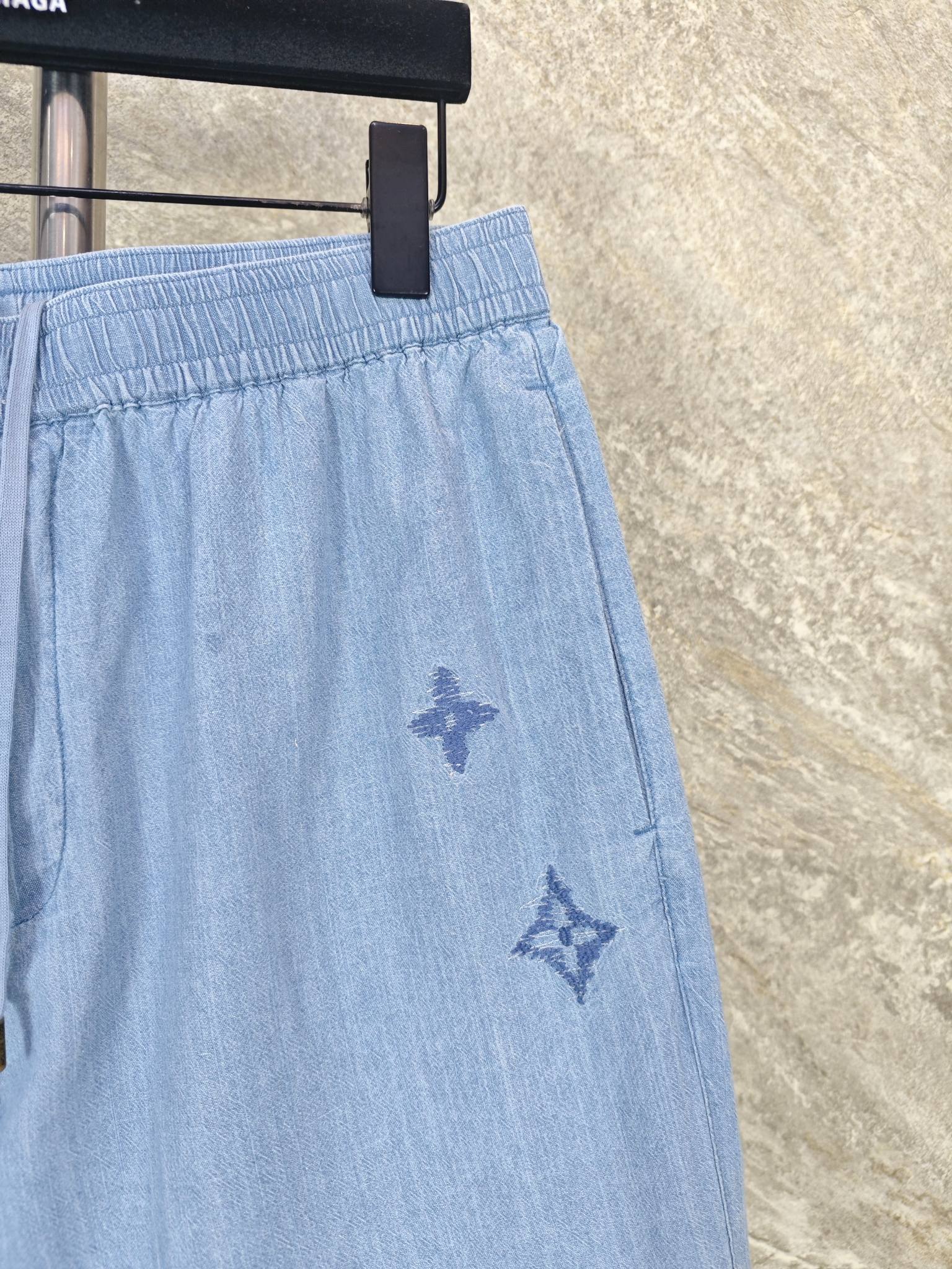 루이비통 샹보르 자수 로고 남성 반바지 26SS 상세 이미지 4
