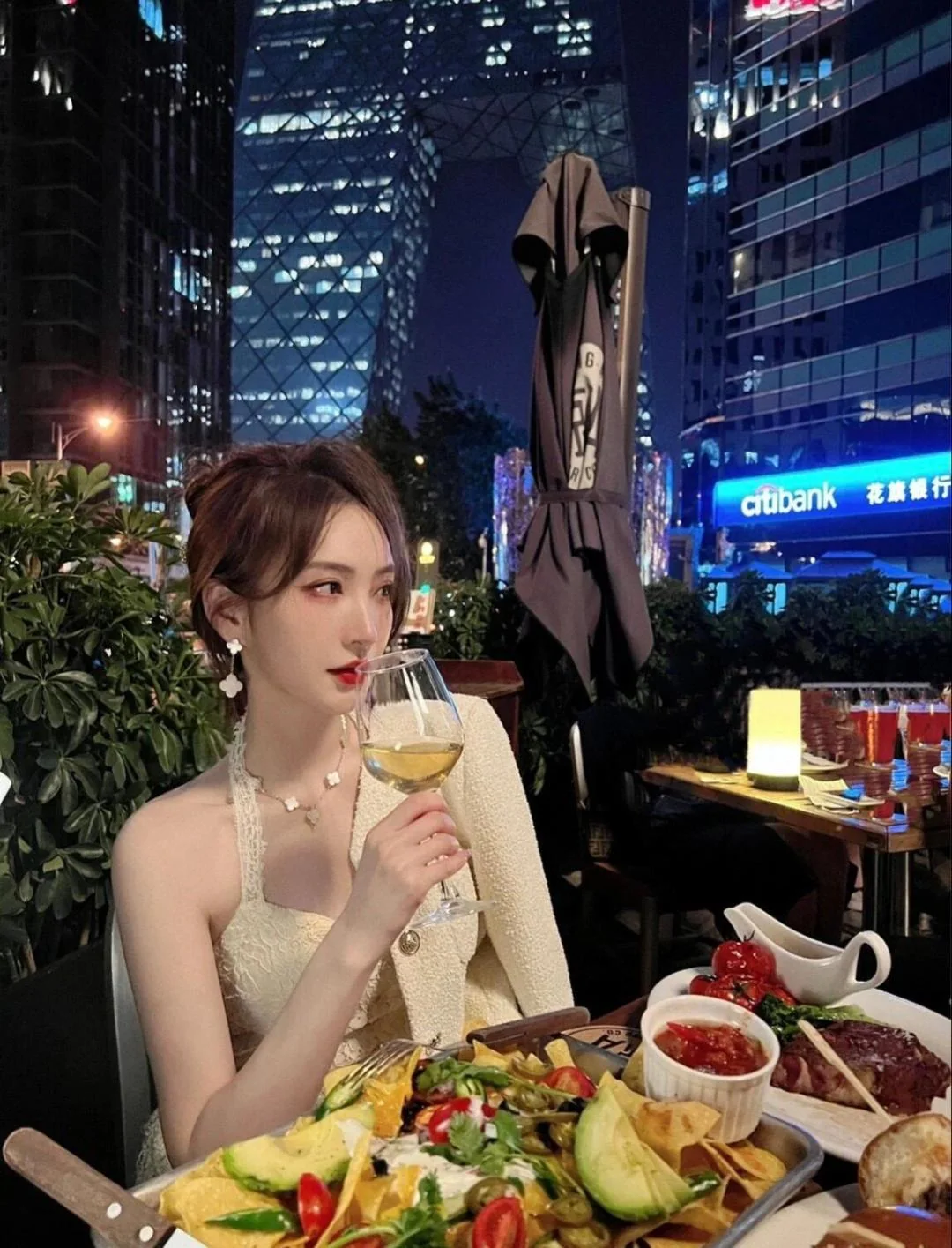 반클리프앤아펠 화이트 마더오브펄 클로버 더블 플라워 귀걸이 상세 이미지 11