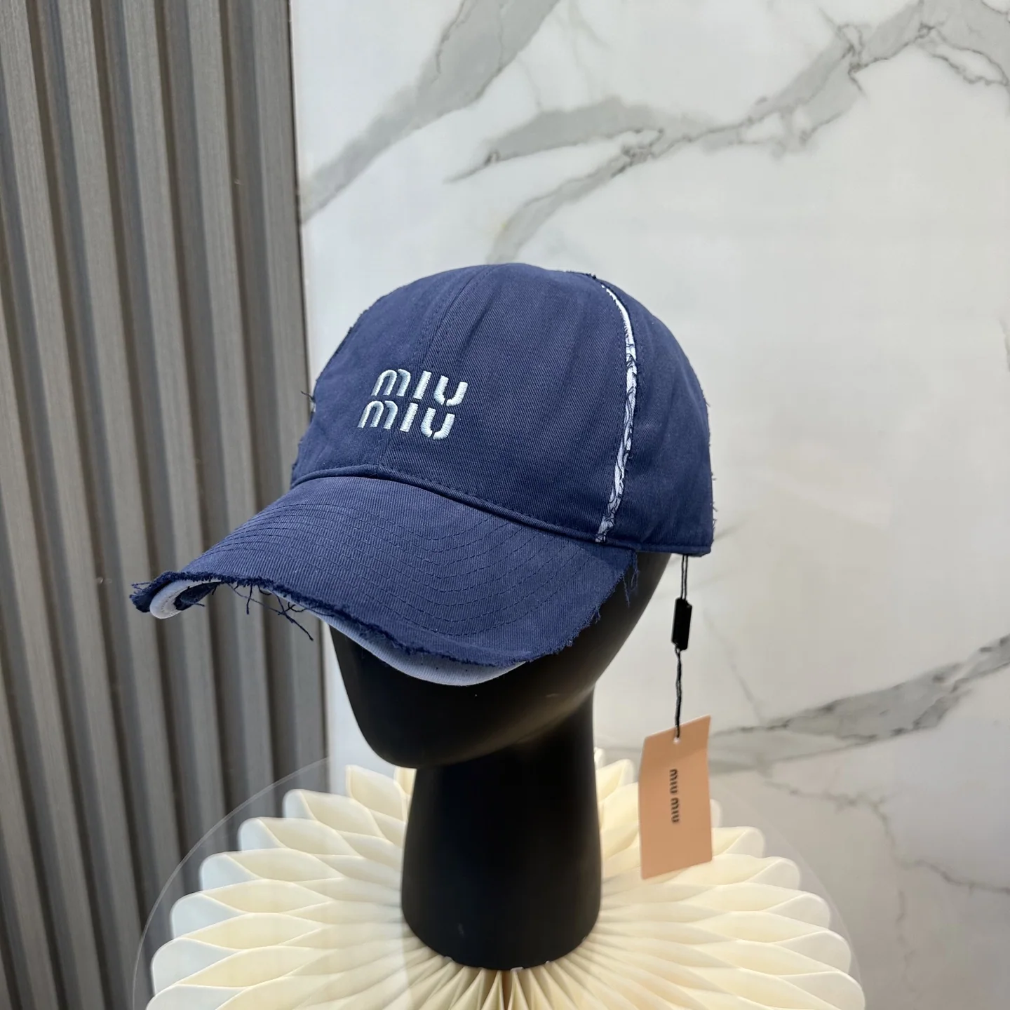 미우미우 자수 야구모자 118525