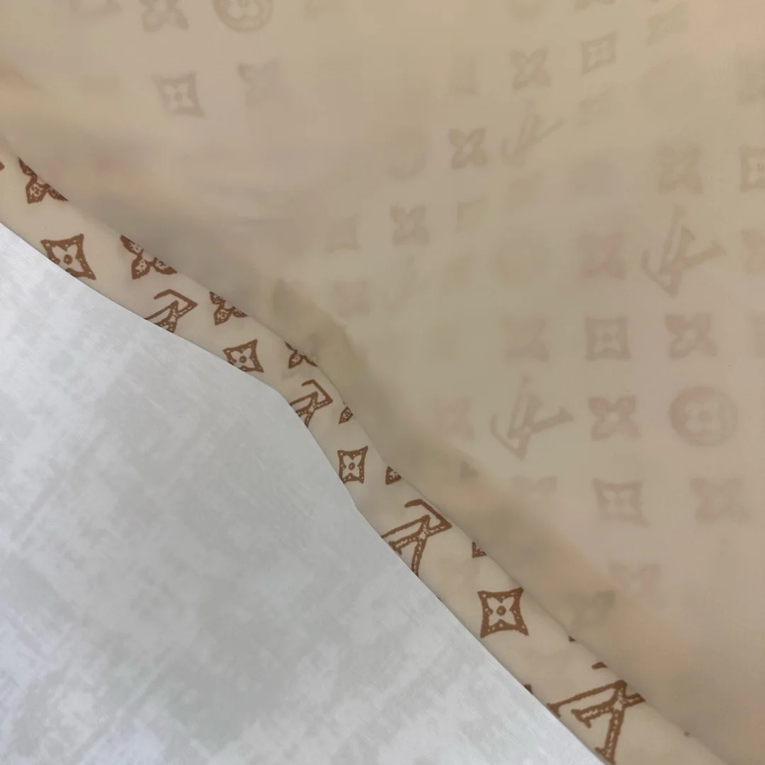 루이비통 로고 프린트 반팔 폴로 카라 원피스 상세 이미지 4