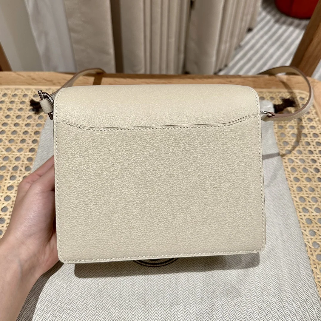 에르메스 19 cm 이브 컬러 송아지가죽 가방 상세 이미지 2
