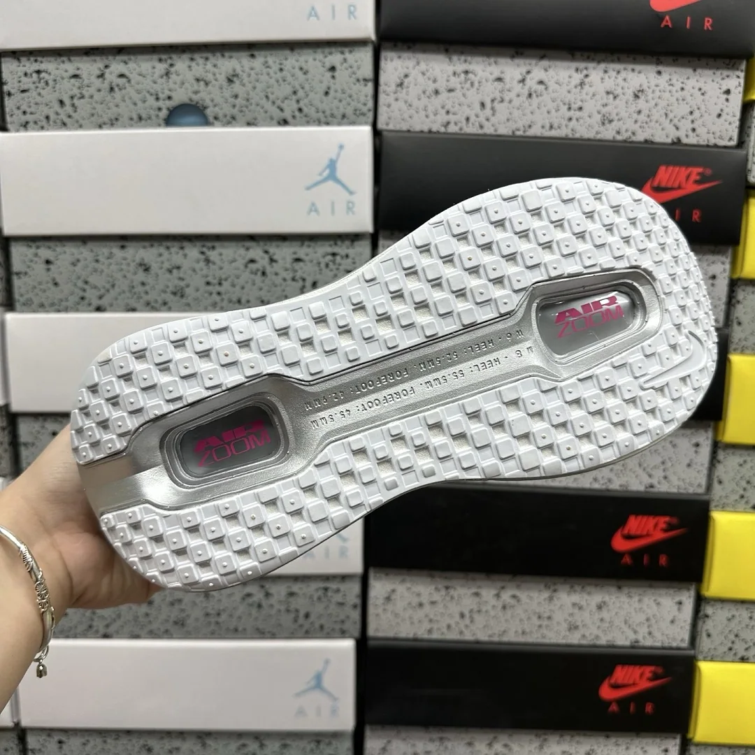 나이키 [5A] 보메로 프리미엄 QS IQ0028-001 201783 Nike Vomero Premium QS Fleur De-Lis 상세 이미지 4