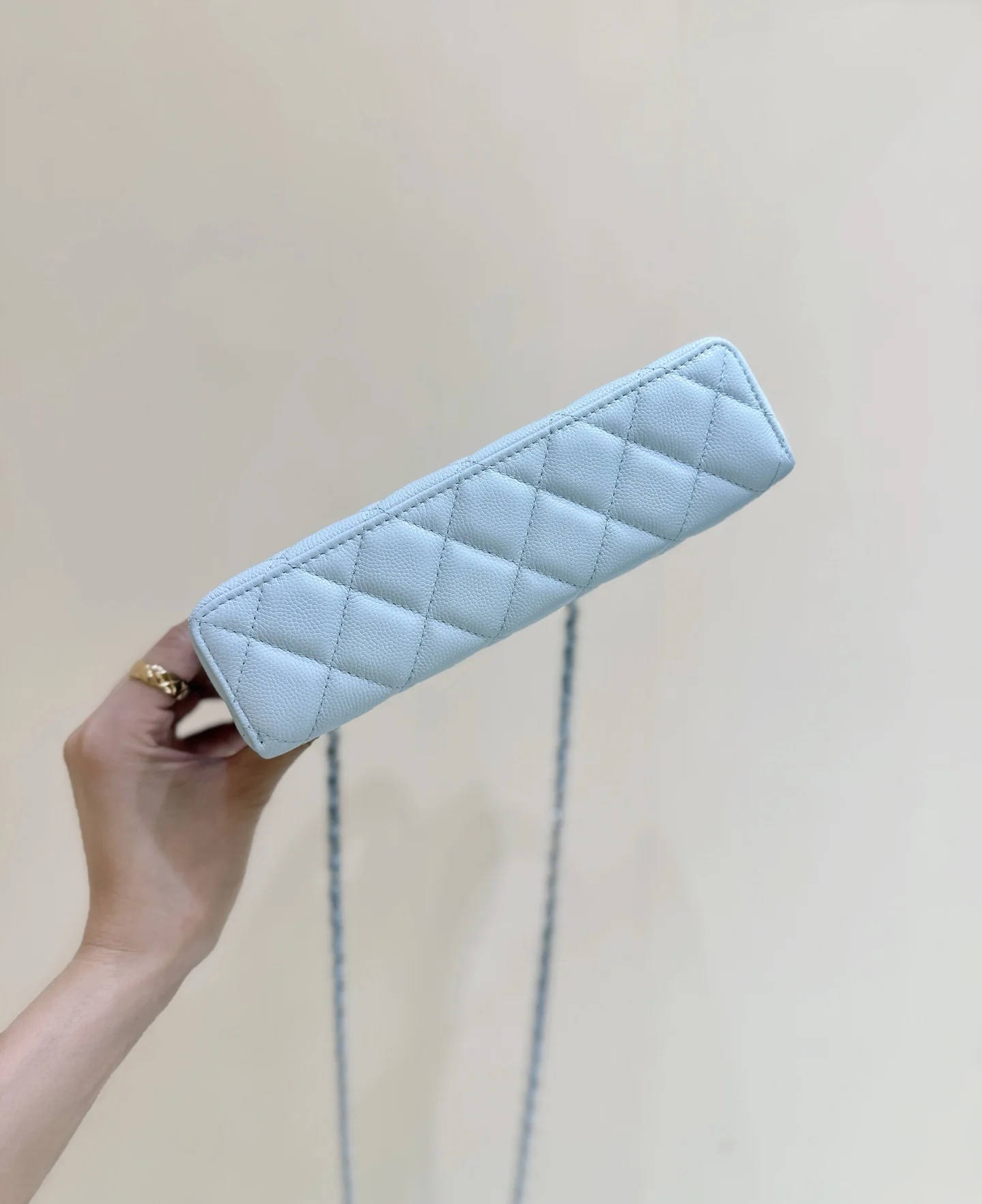 샤넬 25 B 메테오 하드웨어 페블드 카프스킨 런치백 AP4854 상세 이미지 5