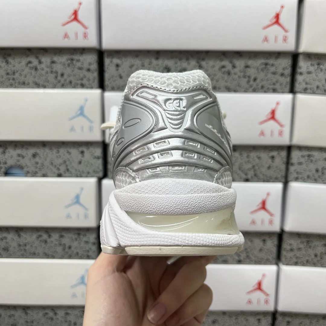 아식스 [TOP] 젤 카야노 14 1201A457-100 200308 Asics Gel-Kayano 14 JJJJound Silver White 상세 이미지 4