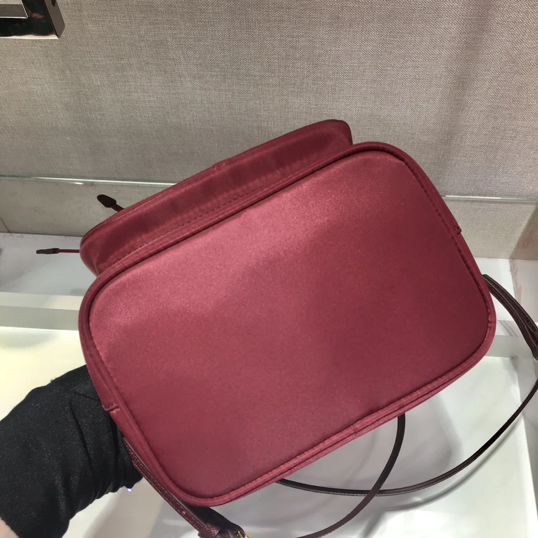 프라다 나일론 크로스백 1BH038 상세 이미지 7