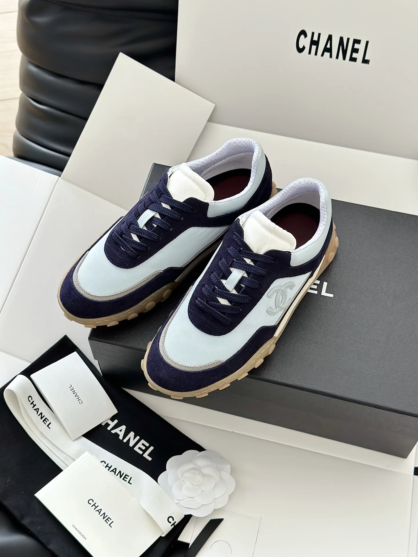 샤넬 소가죽 스웨이드 트윌 스니커즈 상세 이미지 2