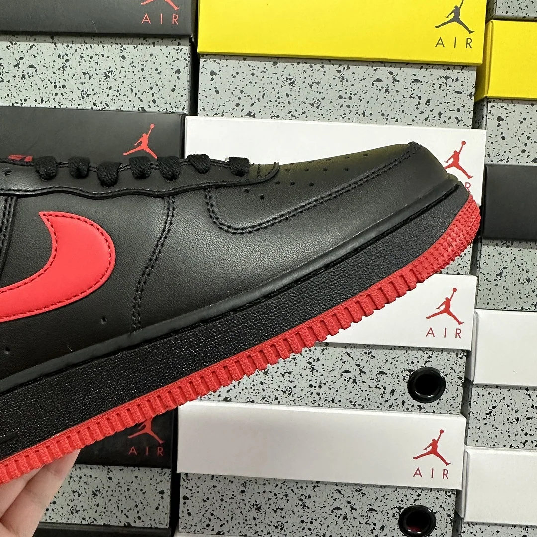 나이키 [G] 에어 포스 1 로우 블랙 레드 FJ4146-002 201765 Nike Air Force 1 Low '07 LV8 Vamps 상세 이미지 7