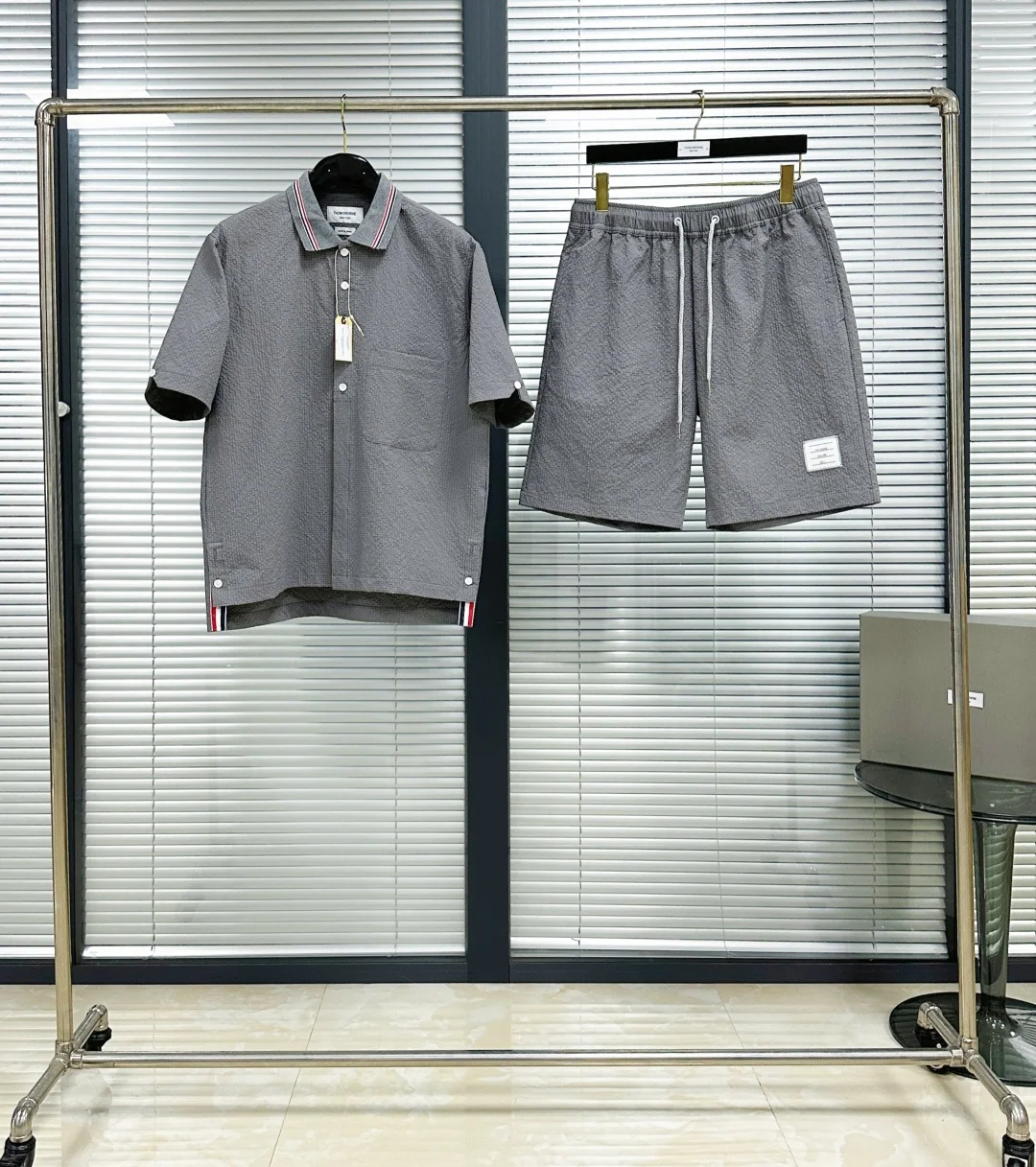 톰브라운 남성 반팔 상세 이미지 1