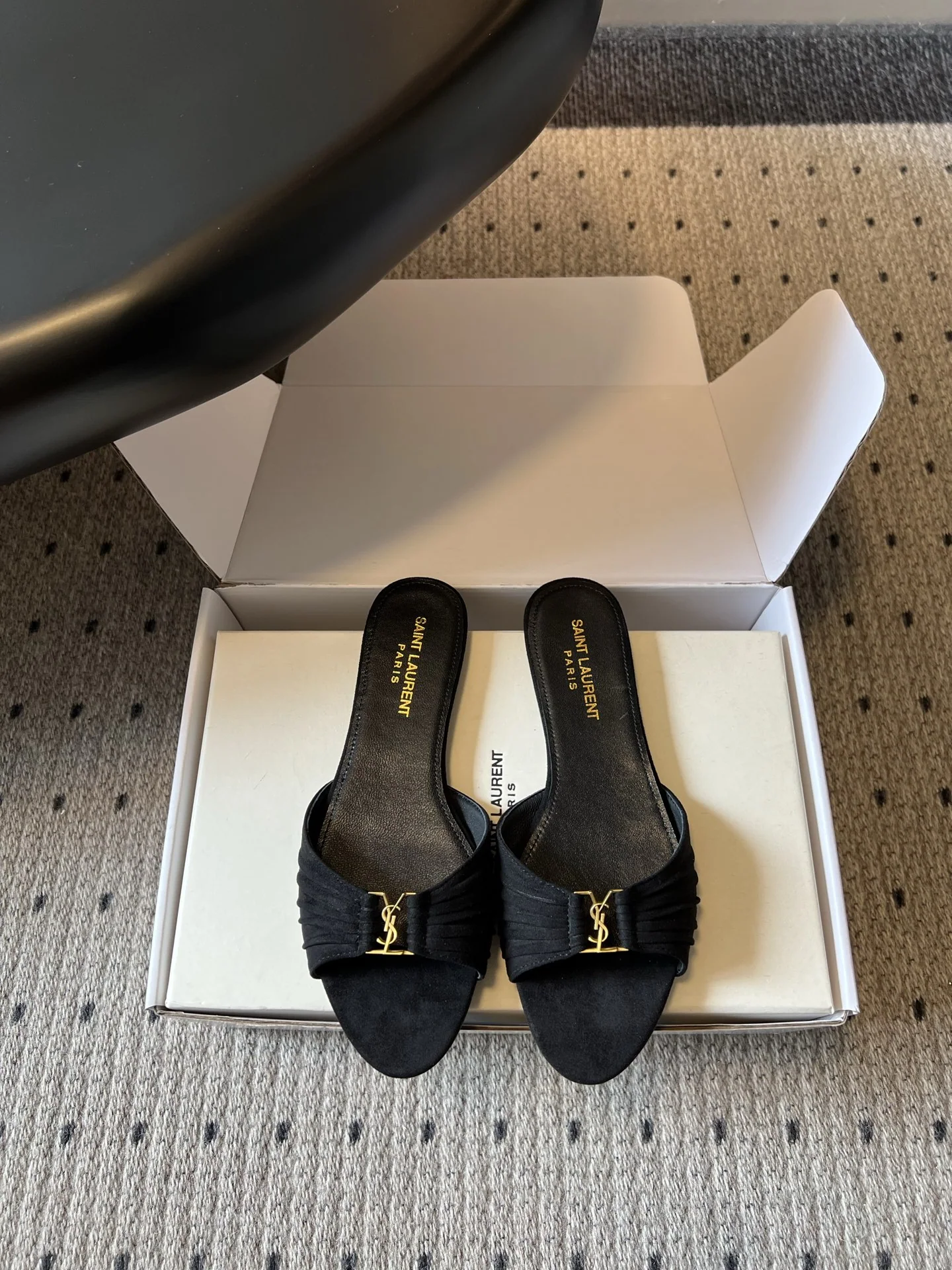 생로랑 플리츠 YSL 버클 플랫 샌들 상세 이미지 1