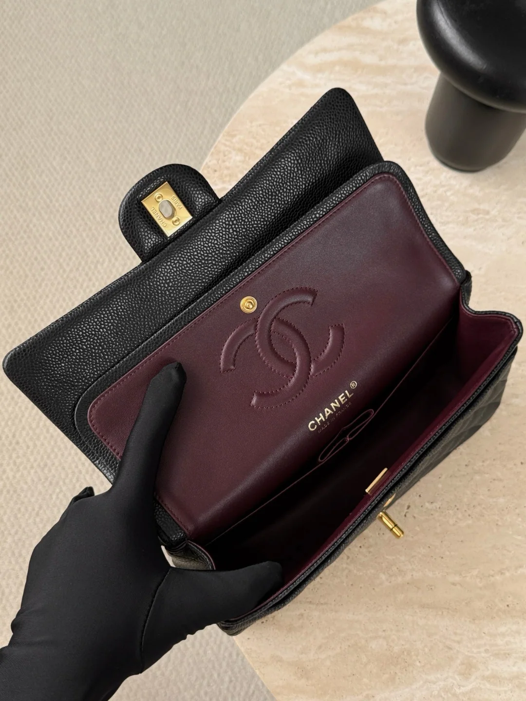 샤넬 블랙 금장 가방 상세 이미지 1