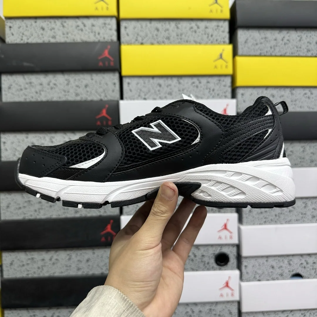 뉴발란스 [WZ] 530v2 MR530SD 202042 New Balance 530v2 Black White 상세 이미지 3
