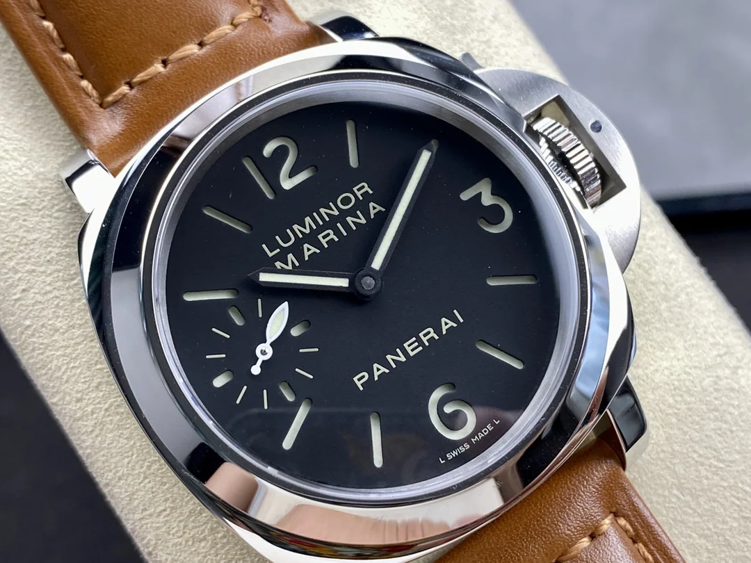 파네라이 PAM111 블랙 다이얼 수동 시계 상세 이미지 2