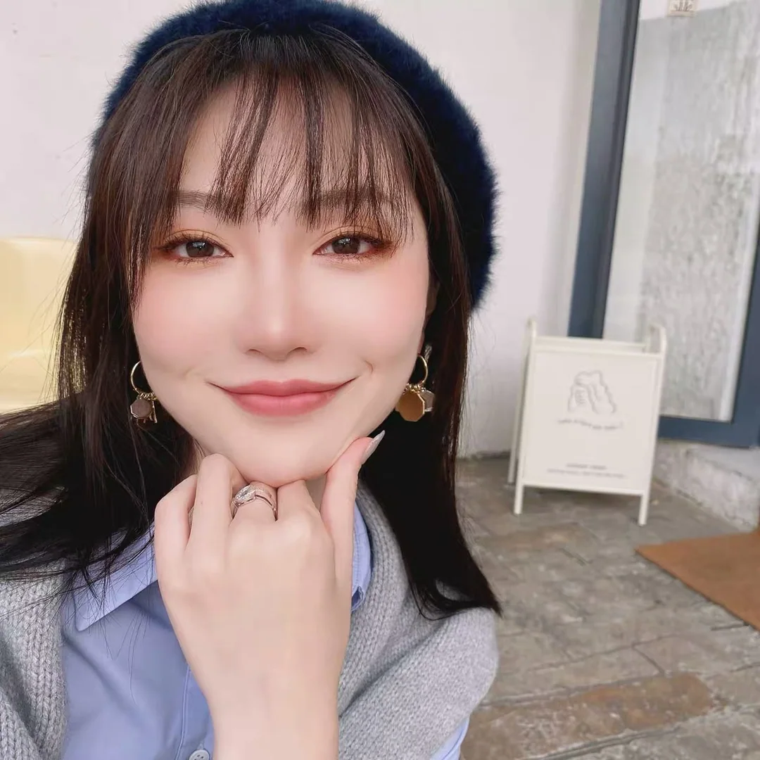 셀린느 골드 메탈릭 이중 구조 귀걸이 상세 이미지 2