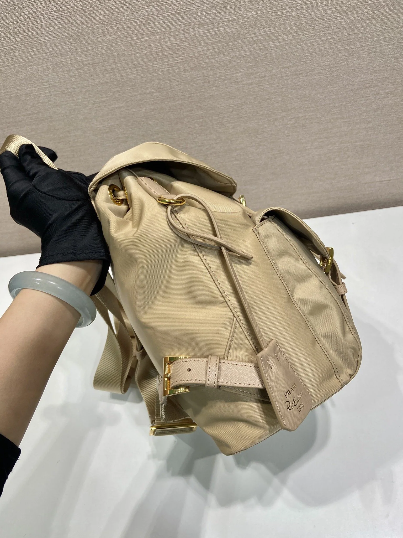 프라다 골드 버클 나일론 백팩 1BZ677 상세 이미지 5
