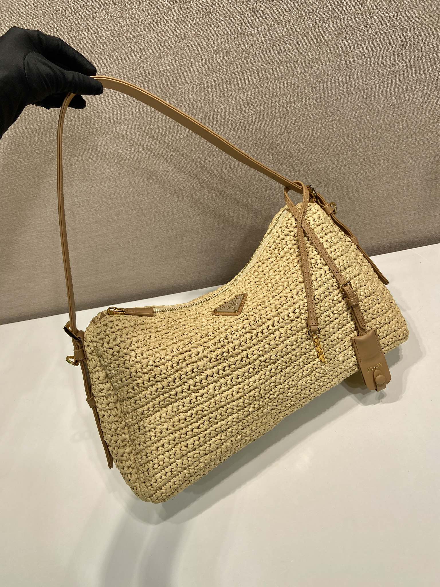 프라다 1BC246 라지 숄더백 상세 이미지 3
