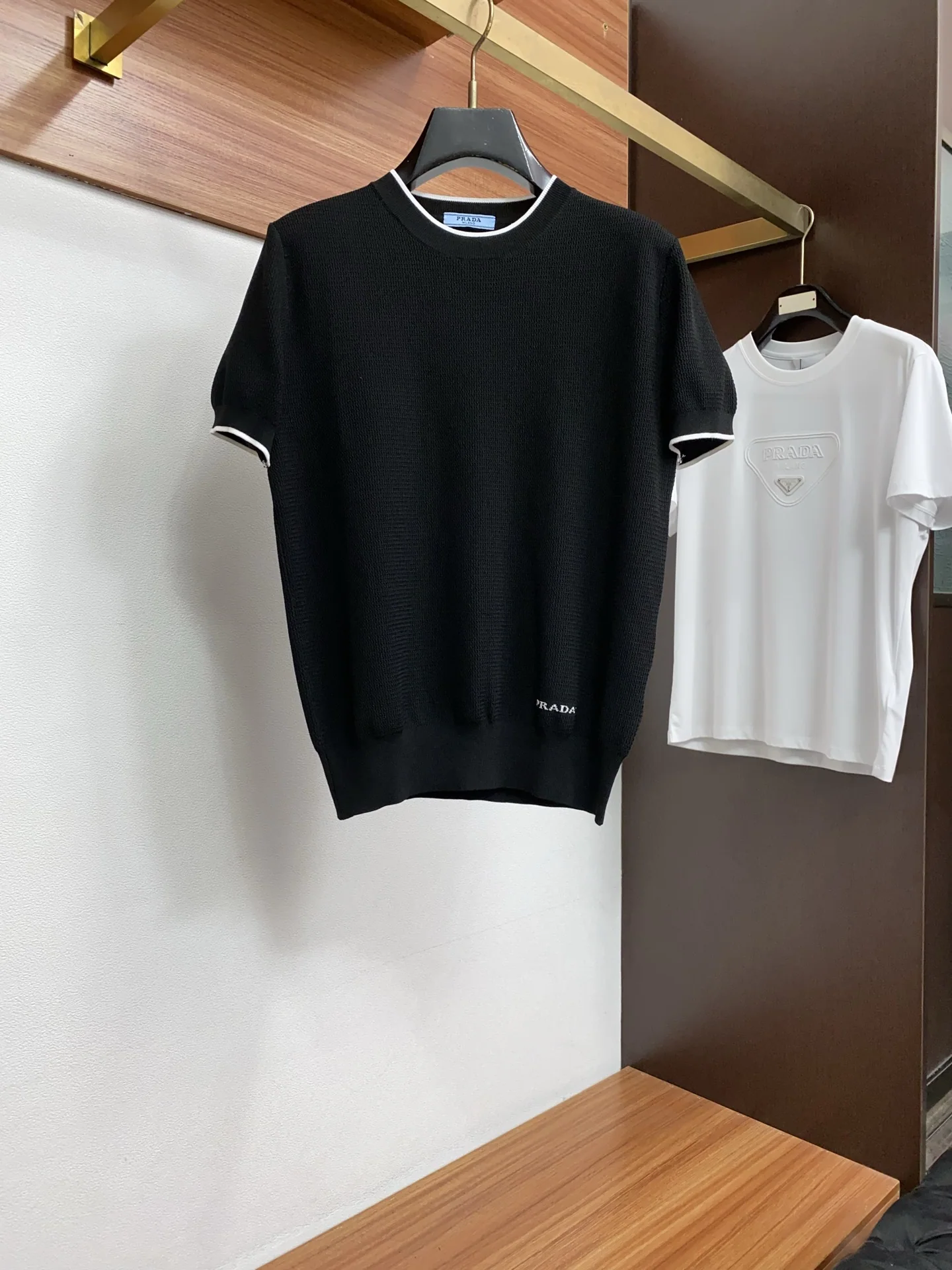프라다 남성 심플 크루넥 반팔 티셔츠 148741