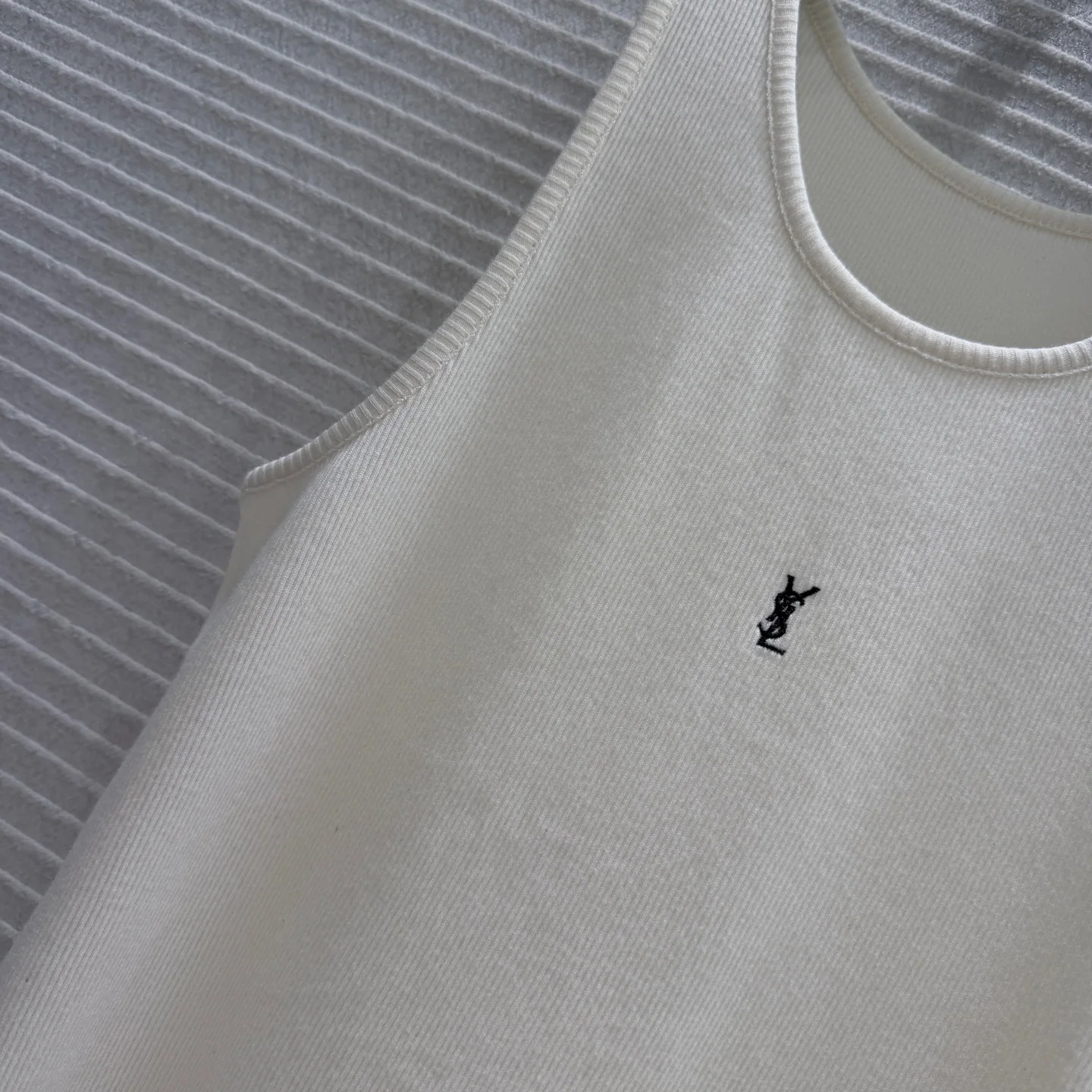 생로랑 자수 라운드넥 반팔 티셔츠 상세 이미지 5