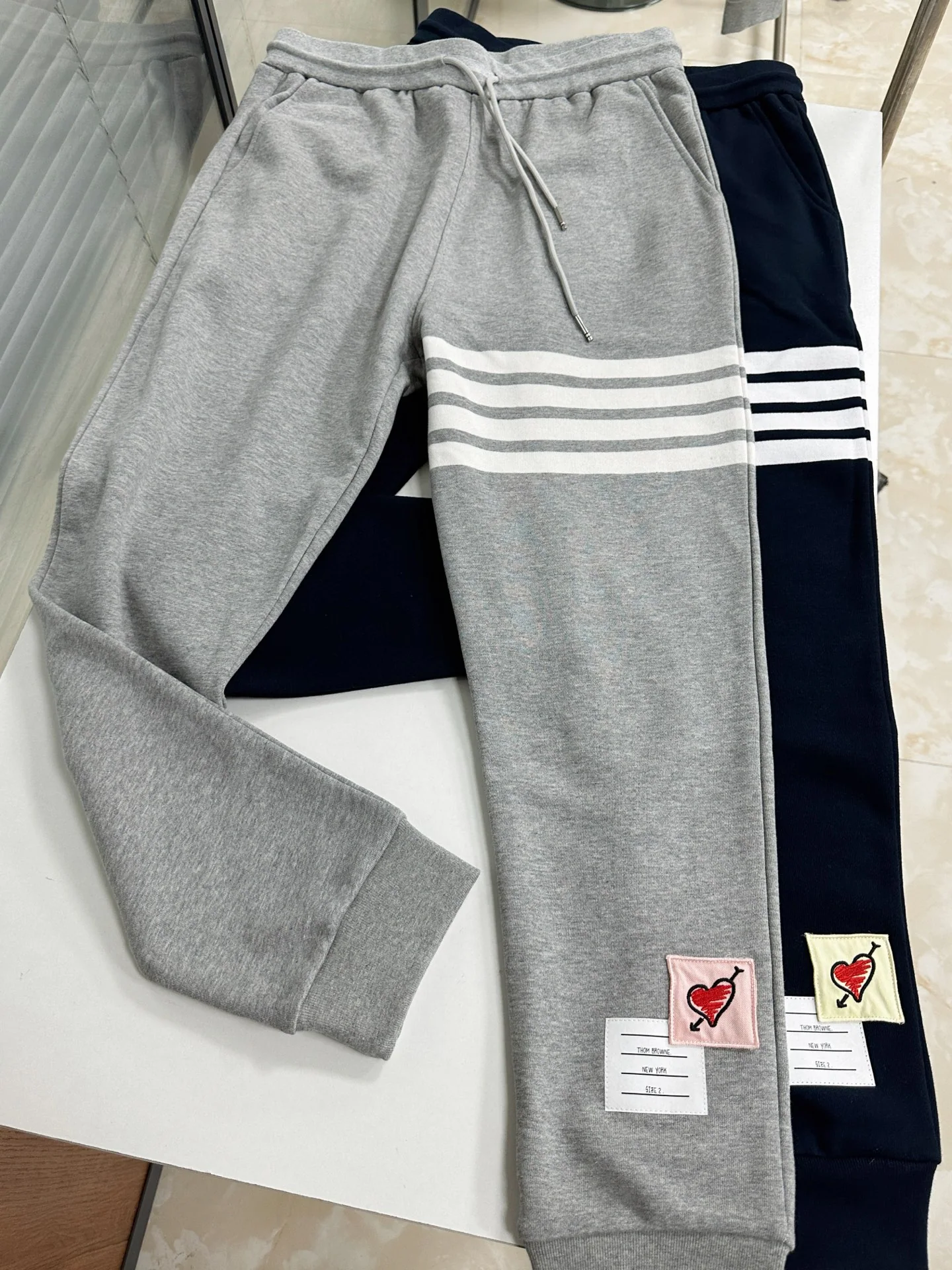 톰브라운 네이비 블루 그레이 브라운 남성 바지 레플리카 46692 Thom Browne 상세 이미지 5