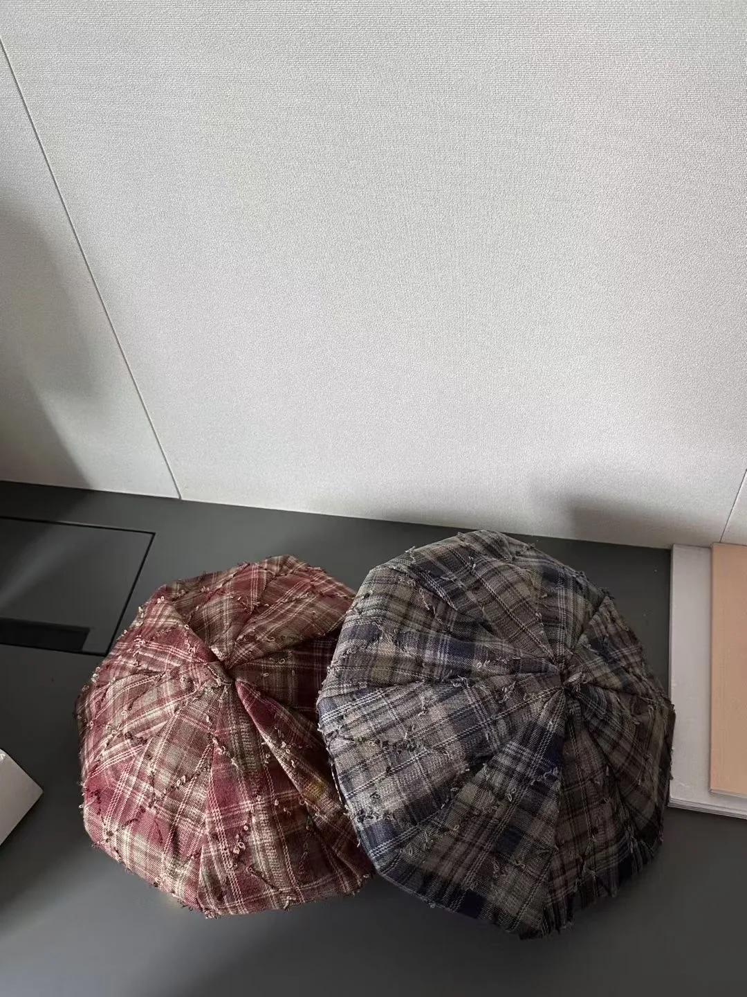셀린느 체크 패턴 베레모 상세 이미지 6