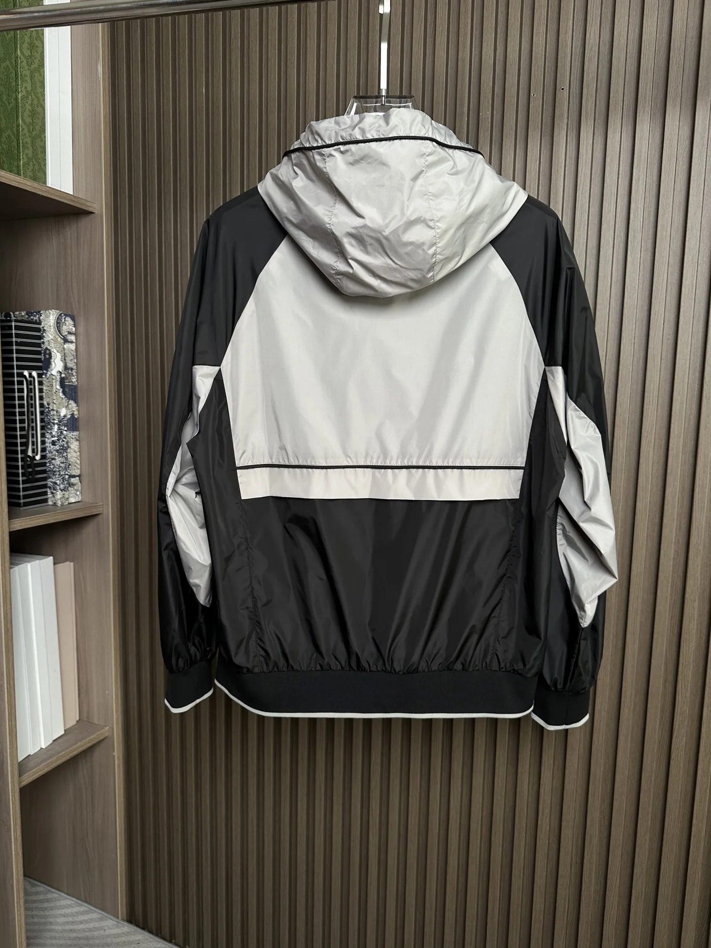 프라다 26 SS 런웨이 신상 재킷 19419 Prada 상세 이미지 4