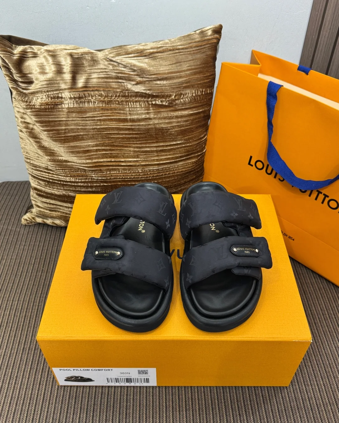 루이비통 샌들 라이크라 코튼 모노그램 엠보스 187720