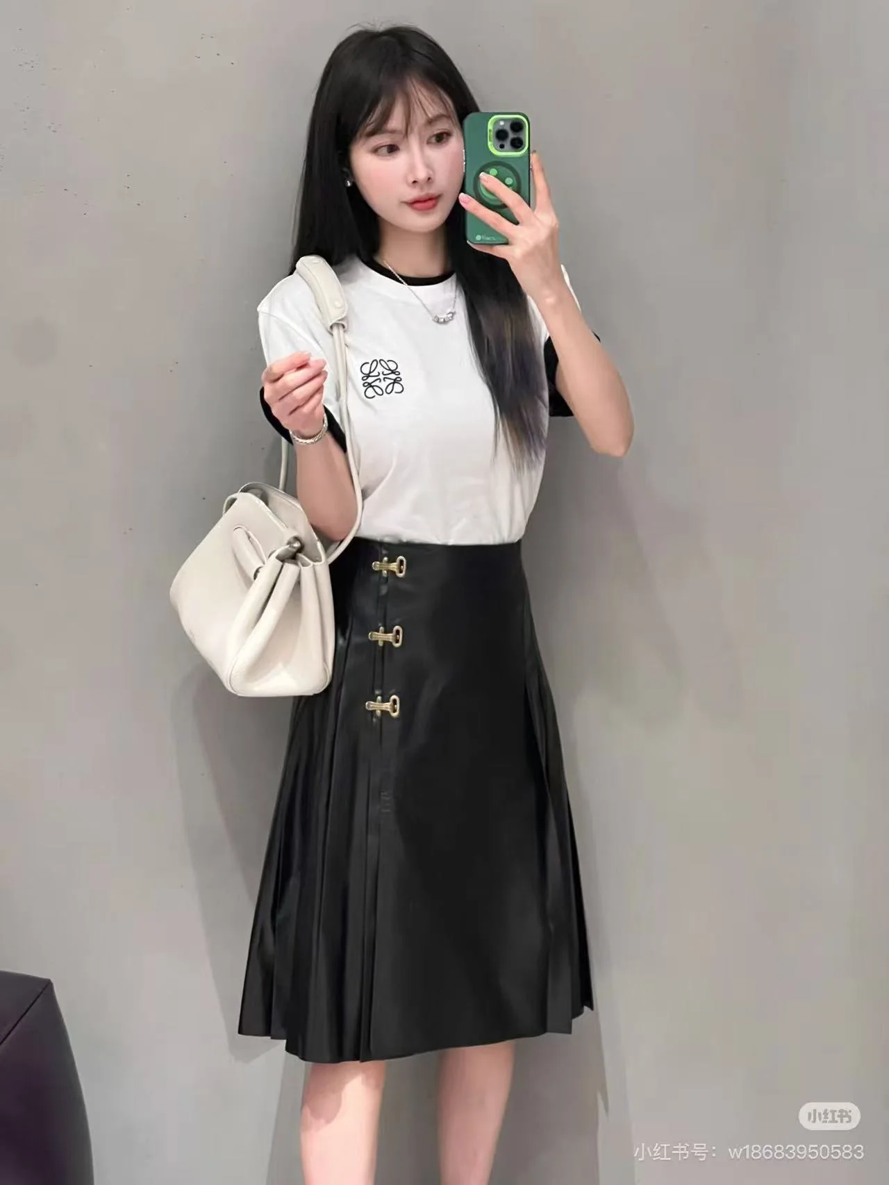 로에베 프로테인 가죽 플리츠 미디 스커트 상세 이미지 1