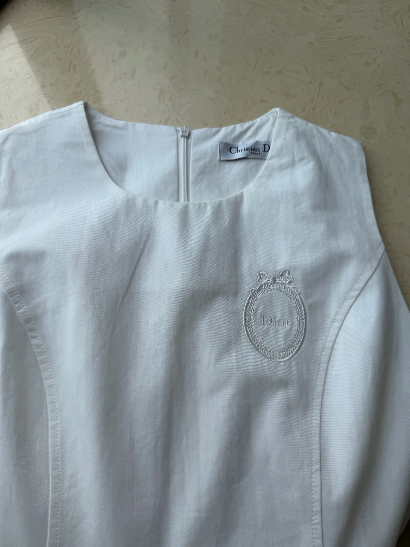 디올 화이트 A라인 민소매 원피스 상세 이미지 6